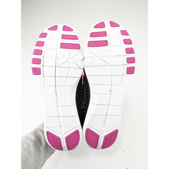 Nike Women's Free Balanza Training Sneakers - Picture 8 of 8